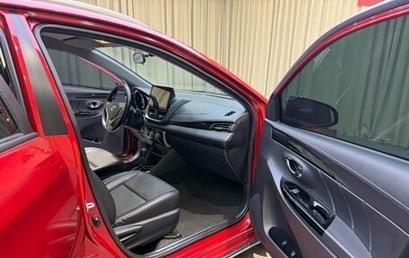 Toyota Yaris XP150 рестайлинг, 2023 год, 1 067 000 рублей, 14 фотография