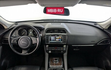 Jaguar F-Pace, 2016 год, 2 295 000 рублей, 28 фотография