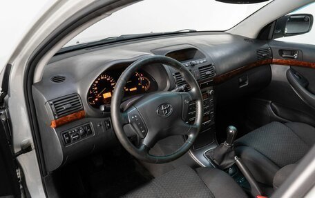 Toyota Avensis III рестайлинг, 2005 год, 700 000 рублей, 10 фотография