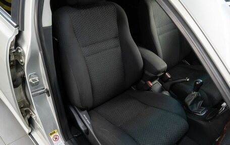 Toyota Avensis III рестайлинг, 2005 год, 700 000 рублей, 15 фотография
