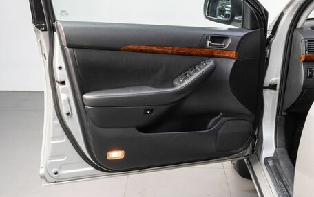 Toyota Avensis III рестайлинг, 2005 год, 700 000 рублей, 11 фотография