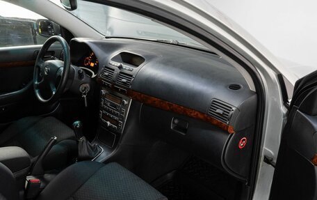 Toyota Avensis III рестайлинг, 2005 год, 700 000 рублей, 14 фотография