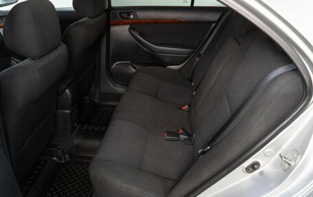 Toyota Avensis III рестайлинг, 2005 год, 700 000 рублей, 16 фотография