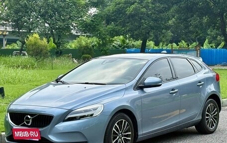 Volvo V40 II рестайлинг, 2018 год, 1 450 000 рублей, 1 фотография