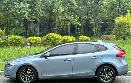 Volvo V40 II рестайлинг, 2018 год, 1 450 000 рублей, 9 фотография