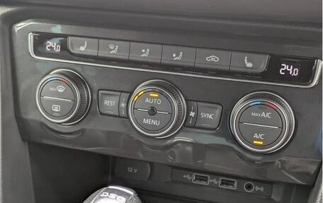 Volkswagen Tiguan II, 2020 год, 2 590 000 рублей, 9 фотография