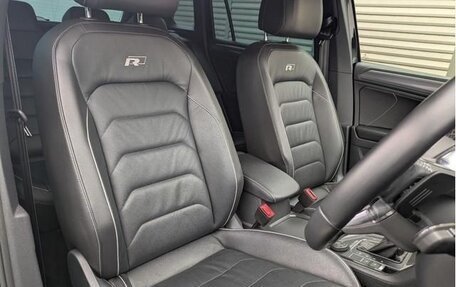 Volkswagen Tiguan II, 2020 год, 2 590 000 рублей, 17 фотография