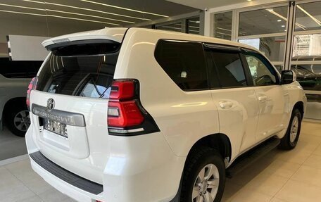Toyota Land Cruiser Prado 150 рестайлинг 2, 2022 год, 5 990 000 рублей, 4 фотография
