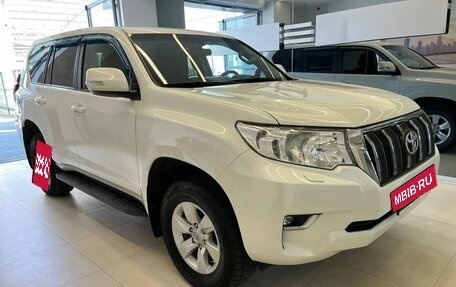 Toyota Land Cruiser Prado 150 рестайлинг 2, 2022 год, 5 990 000 рублей, 3 фотография