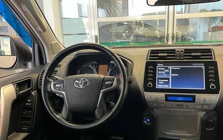 Toyota Land Cruiser Prado 150 рестайлинг 2, 2022 год, 5 990 000 рублей, 8 фотография