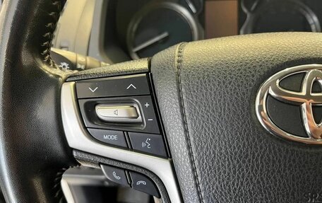 Toyota Land Cruiser Prado 150 рестайлинг 2, 2022 год, 5 990 000 рублей, 16 фотография
