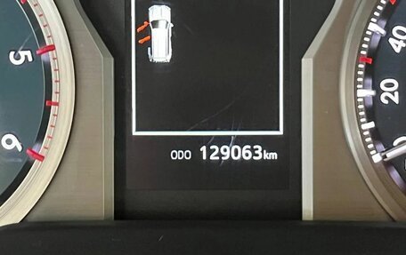 Toyota Land Cruiser Prado 150 рестайлинг 2, 2022 год, 5 990 000 рублей, 10 фотография