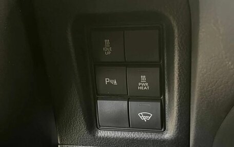 Toyota Land Cruiser Prado 150 рестайлинг 2, 2022 год, 5 990 000 рублей, 22 фотография