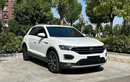 Volkswagen T-Roc I, 2022 год, 2 400 000 рублей, 3 фотография