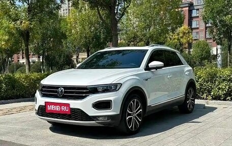 Volkswagen T-Roc I, 2022 год, 2 400 000 рублей, 1 фотография