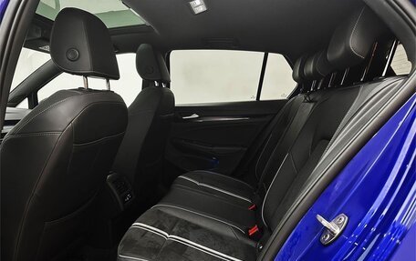 Volkswagen Golf VIII, 2022 год, 1 900 000 рублей, 16 фотография