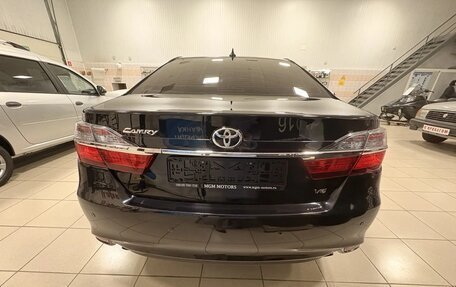 Toyota Camry, 2017 год, 2 600 000 рублей, 15 фотография