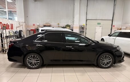 Toyota Camry, 2017 год, 2 600 000 рублей, 7 фотография