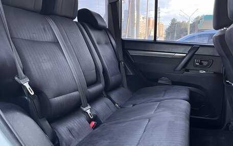 Mitsubishi Pajero IV, 2011 год, 1 825 000 рублей, 21 фотография