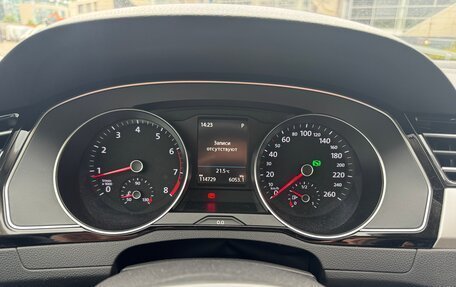 Volkswagen Passat B8 рестайлинг, 2017 год, 1 850 000 рублей, 10 фотография