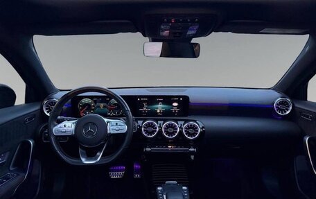 Mercedes-Benz A-Класс, 2022 год, 2 200 000 рублей, 11 фотография