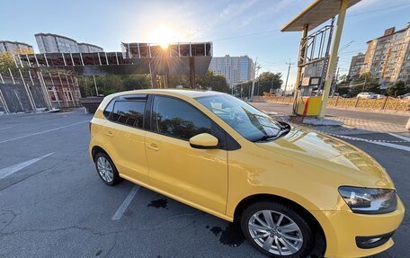 Volkswagen Polo VI (EU Market), 2011 год, 880 000 рублей, 2 фотография