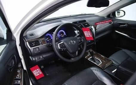 Toyota Camry, 2016 год, 1 990 000 рублей, 10 фотография