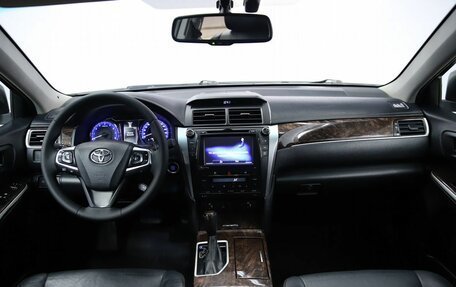 Toyota Camry, 2016 год, 1 990 000 рублей, 15 фотография