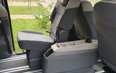 Volkswagen Multivan, 2023 год, 5 850 000 рублей, 9 фотография