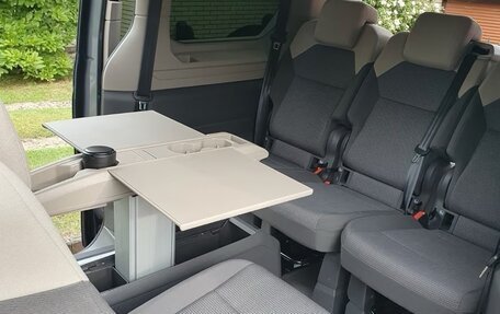 Volkswagen Multivan, 2023 год, 5 850 000 рублей, 8 фотография