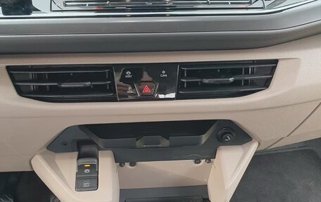 Volkswagen Multivan, 2023 год, 5 850 000 рублей, 13 фотография