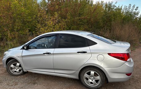 Hyundai Solaris II рестайлинг, 2011 год, 600 000 рублей, 3 фотография