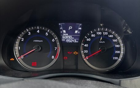 Hyundai Solaris II рестайлинг, 2011 год, 600 000 рублей, 9 фотография