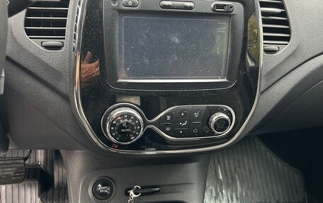 Renault Kaptur I рестайлинг, 2016 год, 1 400 000 рублей, 24 фотография