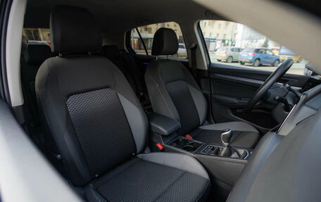 Volkswagen Golf VIII, 2023 год, 2 100 000 рублей, 17 фотография