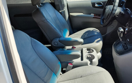KIA Carnival III, 2008 год, 850 000 рублей, 1 фотография