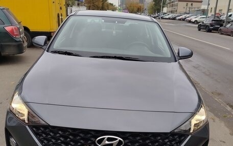 Hyundai Solaris II рестайлинг, 2021 год, 1 750 000 рублей, 10 фотография