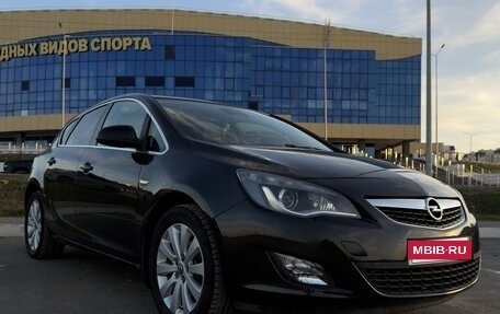 Opel Astra J, 2011 год, 830 000 рублей, 1 фотография