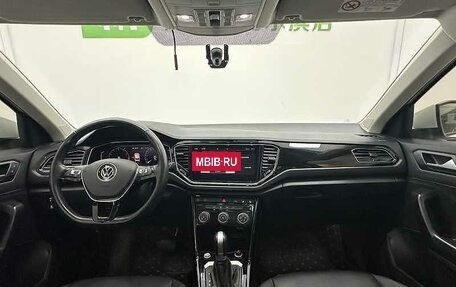 Volkswagen T-Roc I, 2022 год, 1 750 000 рублей, 12 фотография
