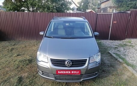 Volkswagen Touran III, 2009 год, 798 000 рублей, 1 фотография