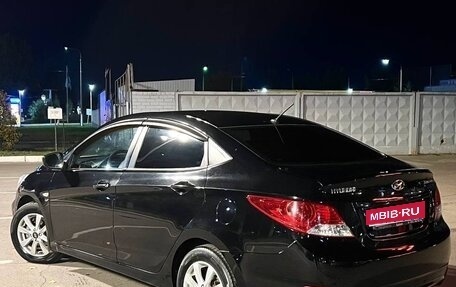 Hyundai Solaris II рестайлинг, 2013 год, 730 000 рублей, 1 фотография