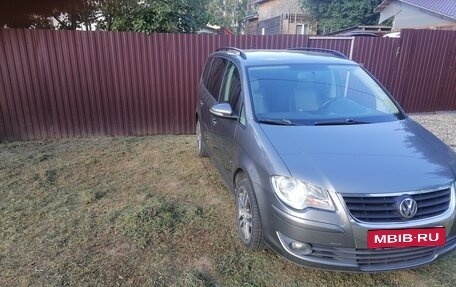 Volkswagen Touran III, 2009 год, 798 000 рублей, 2 фотография