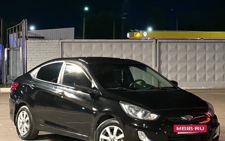 Hyundai Solaris II рестайлинг, 2013 год, 730 000 рублей, 2 фотография