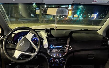 Hyundai Solaris II рестайлинг, 2013 год, 730 000 рублей, 11 фотография