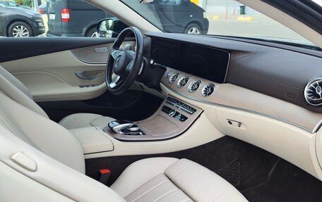 Mercedes-Benz E-Класс, 2018 год, 4 500 000 рублей, 17 фотография