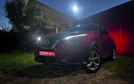 Nissan Juke II, 2021 год, 1 950 000 рублей, 1 фотография