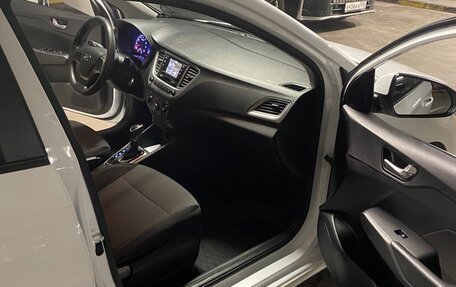 Hyundai Solaris II рестайлинг, 2020 год, 900 000 рублей, 2 фотография