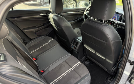 Volkswagen Golf VIII, 2023 год, 2 100 000 рублей, 24 фотография