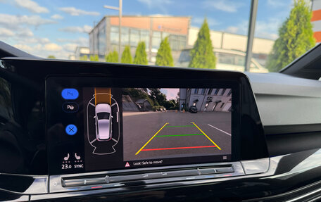 Volkswagen Golf VIII, 2023 год, 2 100 000 рублей, 23 фотография