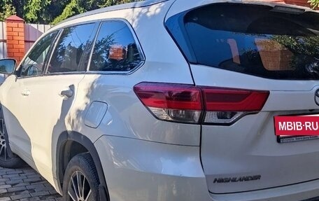 Toyota Highlander III, 2019 год, 3 750 000 рублей, 2 фотография